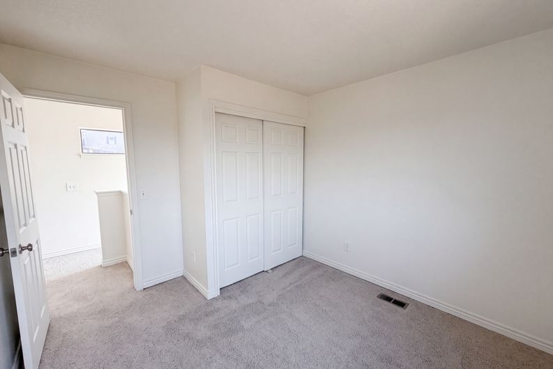 Photo 16 of 38 of 8273 W Plymouth Pl, Littleton, CO