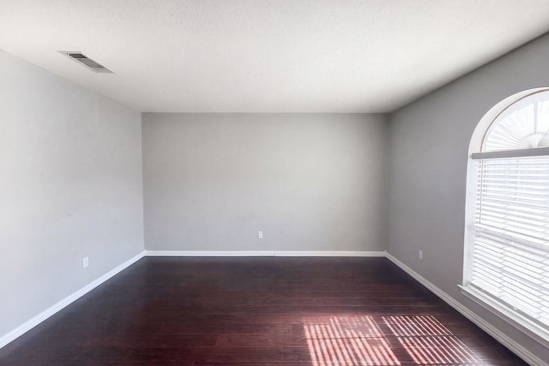 Photo 4 of 21 of 4609 Oxford Dr, Killeen, TX