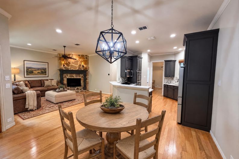 Photo 13 of 29 of 1309 Winding Brook Dr, Garland, TX