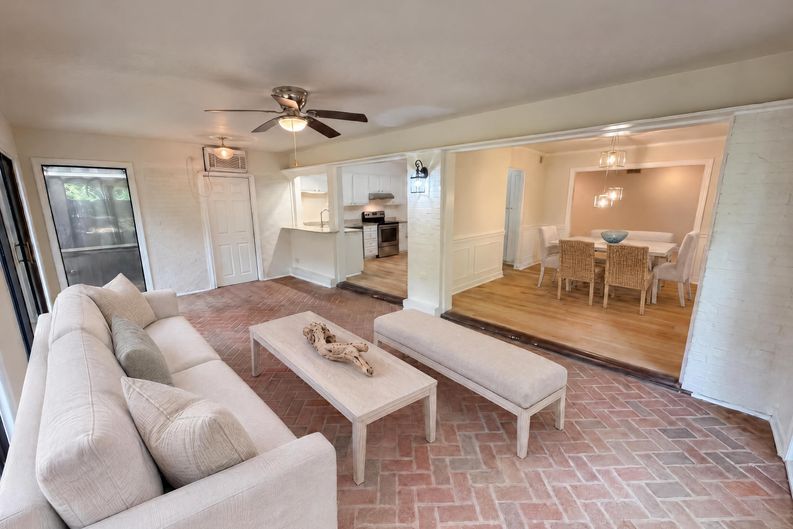Photo 9 of 22 of 7022 Quail Hill Rd, Charlotte, NC