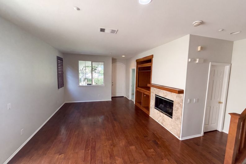 Photo 3 of 30 of 1747 Palermo Dr, Riverside, CA