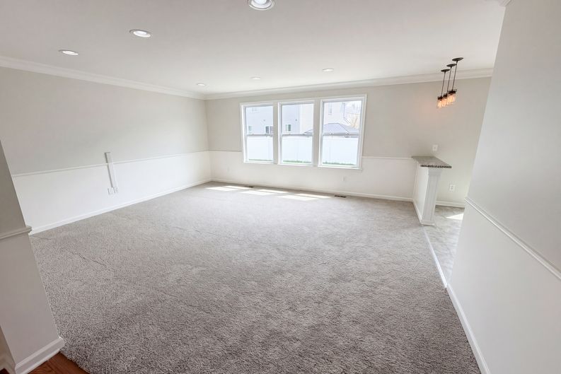 Photo 8 of 44 of 42824 Greystone Dr, Sterling Heights, MI