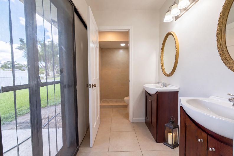 Photo 8 of 21 of 8022 Timber Lake Ln, Sarasota, FL