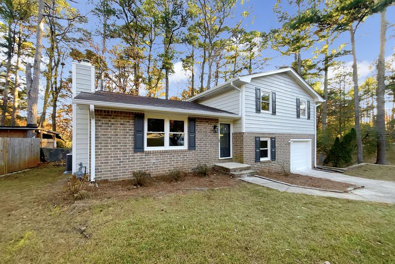 Photo 5 of 46 of 48 Russell Rd, Lawrenceville, GA