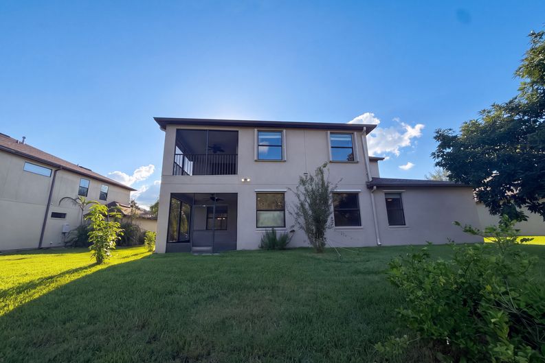 Photo 5 of 36 of 12424 Belcroft Dr, Riverview, FL