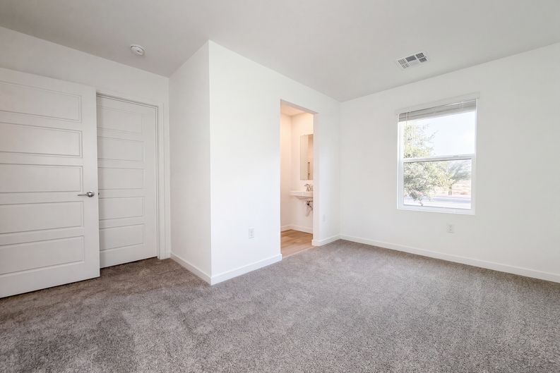 Photo 12 of 18 of 539 Bellum Dr, Henderson, NV