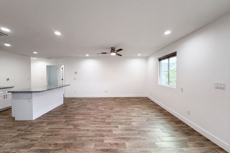 Photo 3 of 19 of 5713 S 13th Ave, Phoenix, AZ