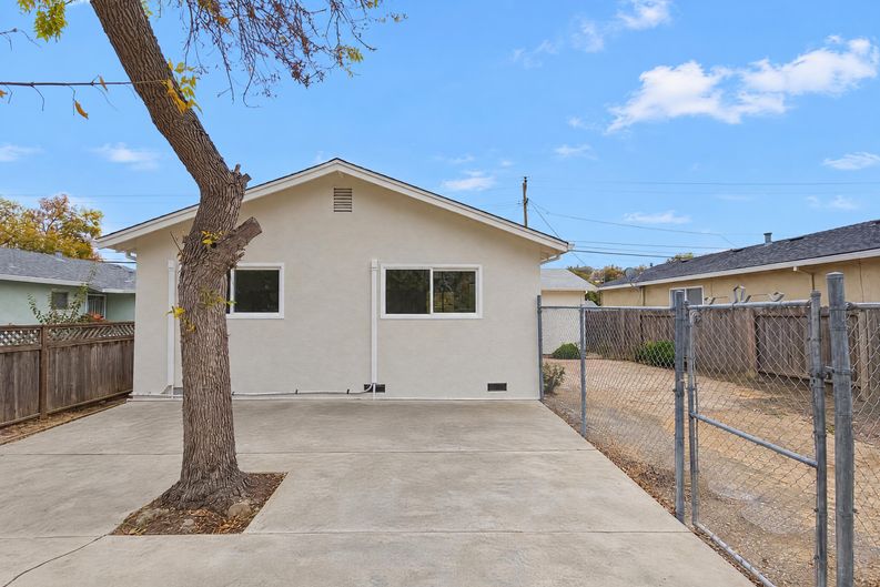Photo 5 of 22 of 1121 5th St, Vallejo, CA