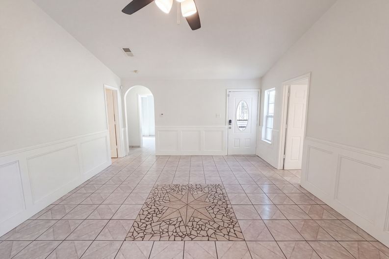 Photo 7 of 14 of 404 Vincent St, Cedar Hill, TX