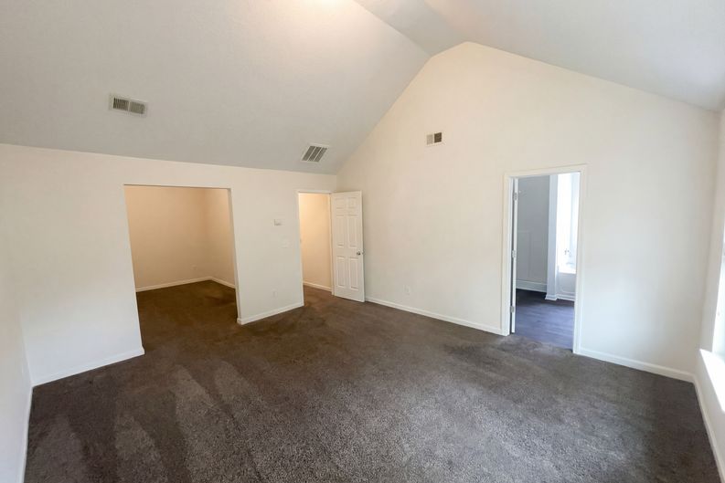 Photo 4 of 22 of 1630 Tigris Ct, Atlanta, GA