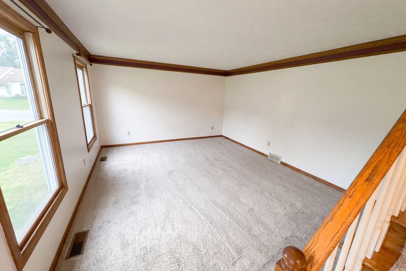 Photo 8 of 28 of 1100 Prescot Ave NW, Massillon, OH