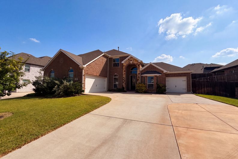 Photo 7 of 34 of 4305 Curlew Ln, Garland, TX