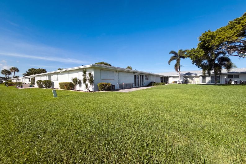 Photo 6 of 23 of 400 SW Golfview Ter, Boynton Beach, FL
