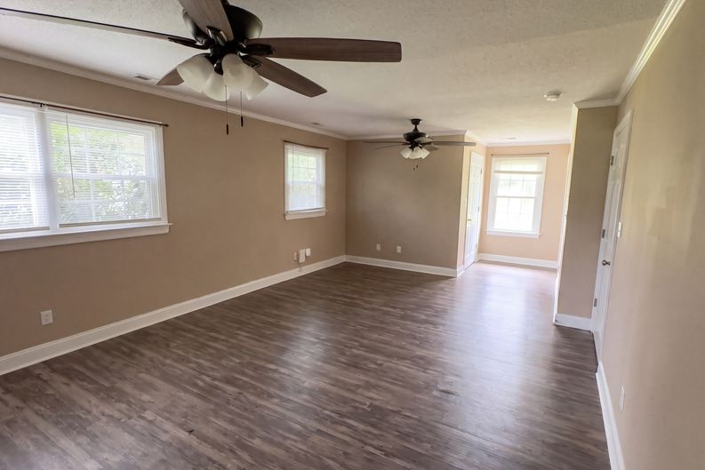 Photo 8 of 21 of 2401 N Hills Dr, New Bern, NC