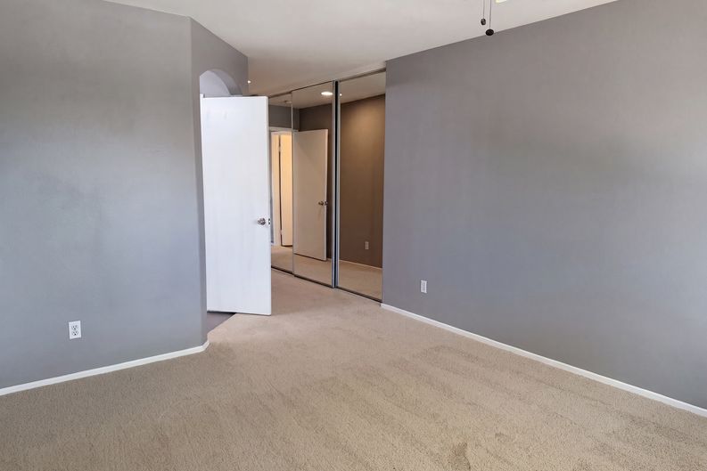 Photo 4 of 18 of 13577 Monterey Way, Victorville, CA