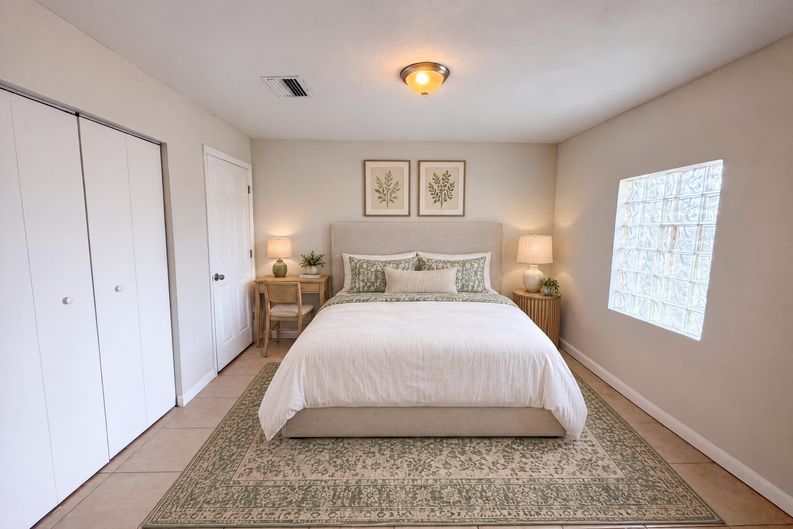 Photo 5 of 14 of 7018 Lynwood Dr, Tampa, FL