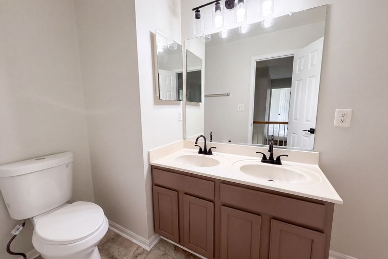Photo 18 of 25 of 2800 Orchard Summit Ct, Hyattsville, MD