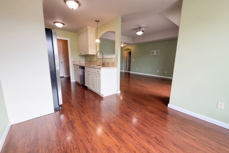 Photo 7 of 14 of 1615 SE Jonathan Ave, Dallas, OR