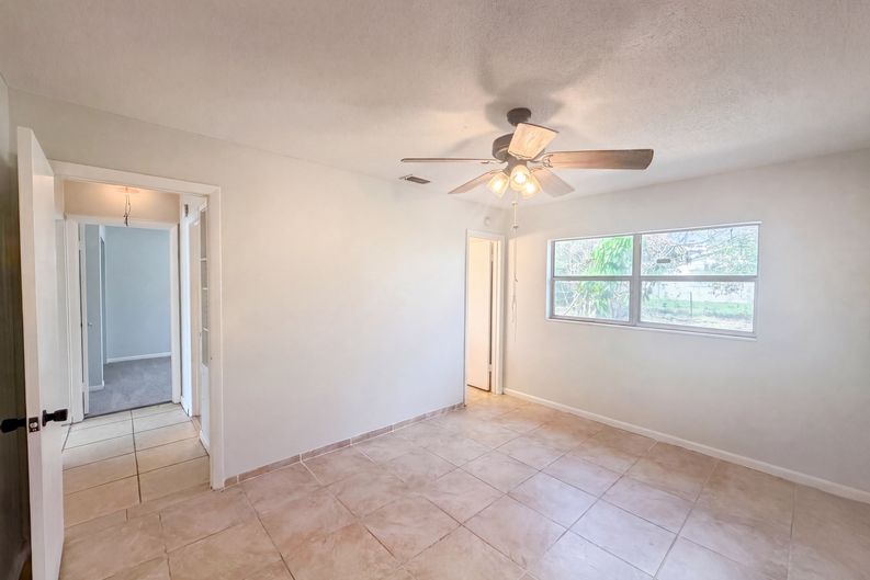 Photo 4 of 18 of 1100 Carefree Cove Dr, Winter Haven, FL