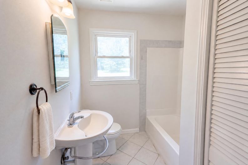 Photo 6 of 16 of 314 Langston Dr, Greenville, SC