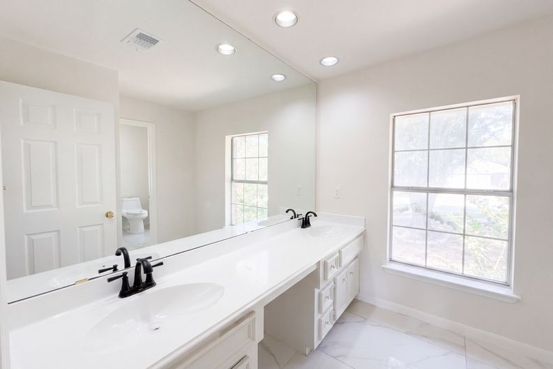 Photo 16 of 26 of 1231 Jeanette Way, Carrollton, TX