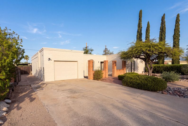 Photo 16 of 19 of 917 N Miller Dr, Tucson, AZ