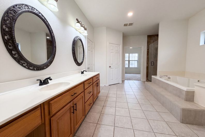 Photo 11 of 20 of 6041 King Trl, Corpus Christi, TX