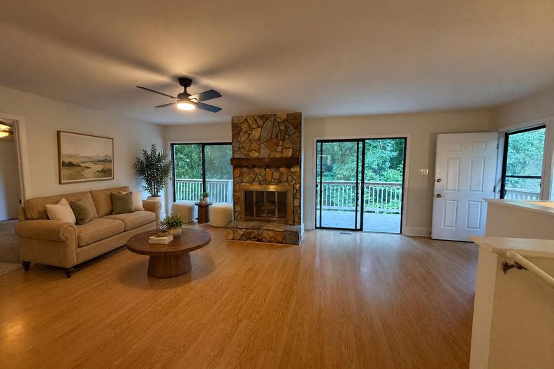 Photo 3 of 27 of 4043 Windward Dr, Tega Cay, SC