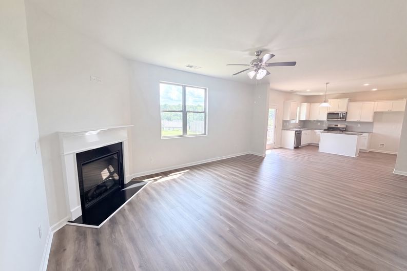 Photo 3 of 25 of 2048 Massey Ln, Winder, GA
