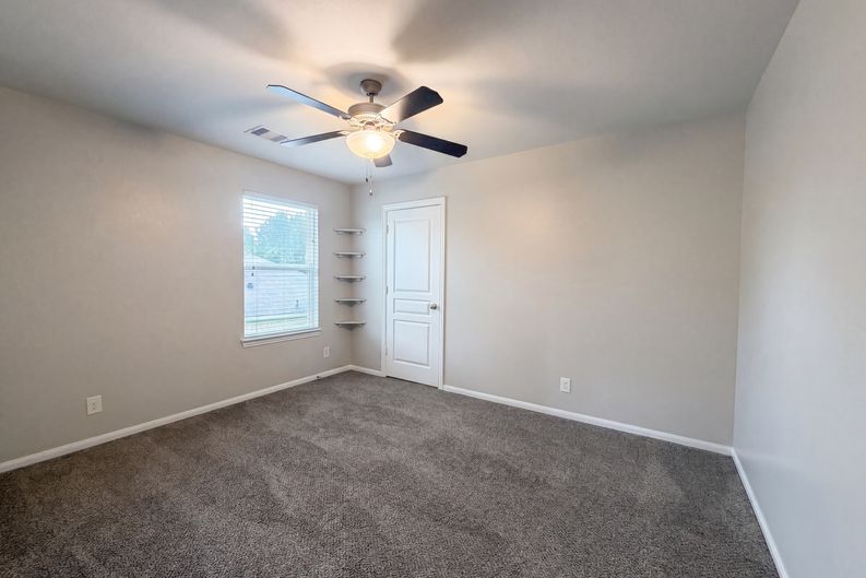 Photo 17 of 22 of 18664 Legend Oaks Dr, Magnolia, TX