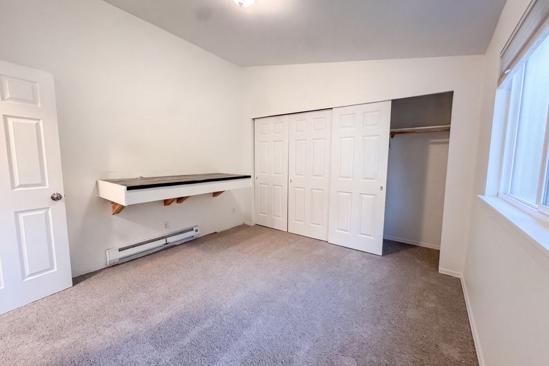 Photo 10 of 17 of 7507 Lower Ridge Rd, Everett, WA