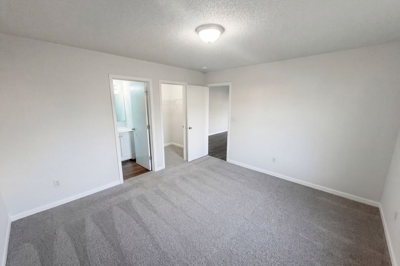 Photo 4 of 20 of 6654 Hazelhatch Dr, Indianapolis, IN