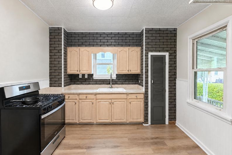 Photo 9 of 44 of 4202 Gifford Ave, Cleveland, OH
