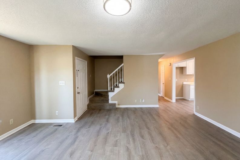 Photo 8 of 23 of 1157 Woodbridge Dr, Clarksville, TN