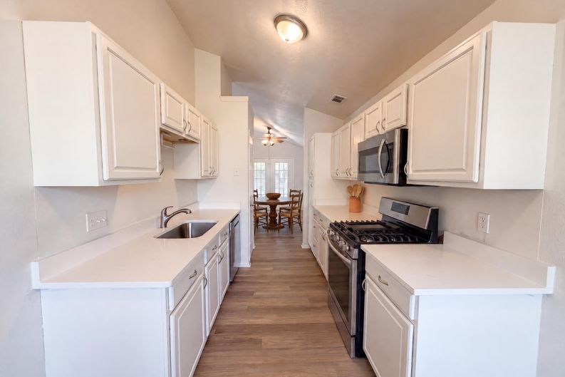 Photo 12 of 16 of 710 Brazos Dr, Temple, TX