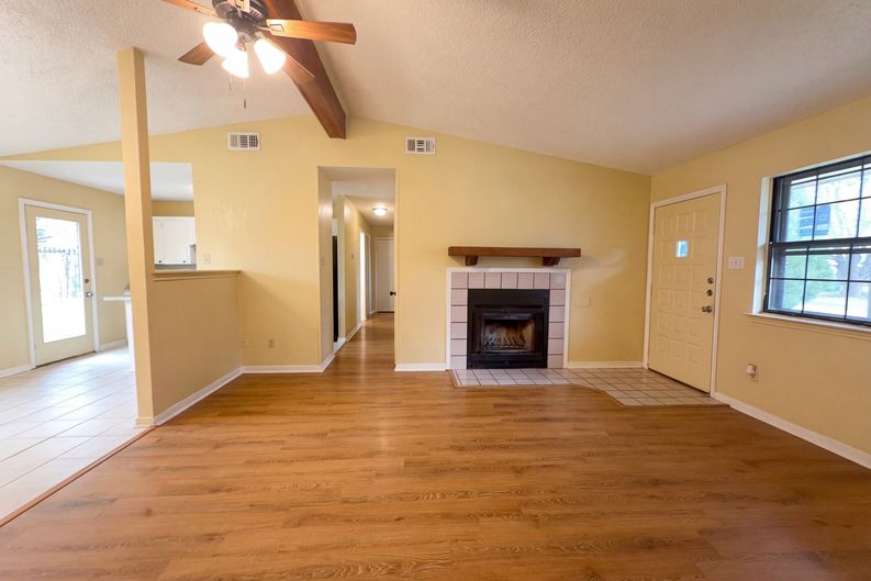 Photo 3 of 17 of 908 Hackberry St, Copperas Cove, TX