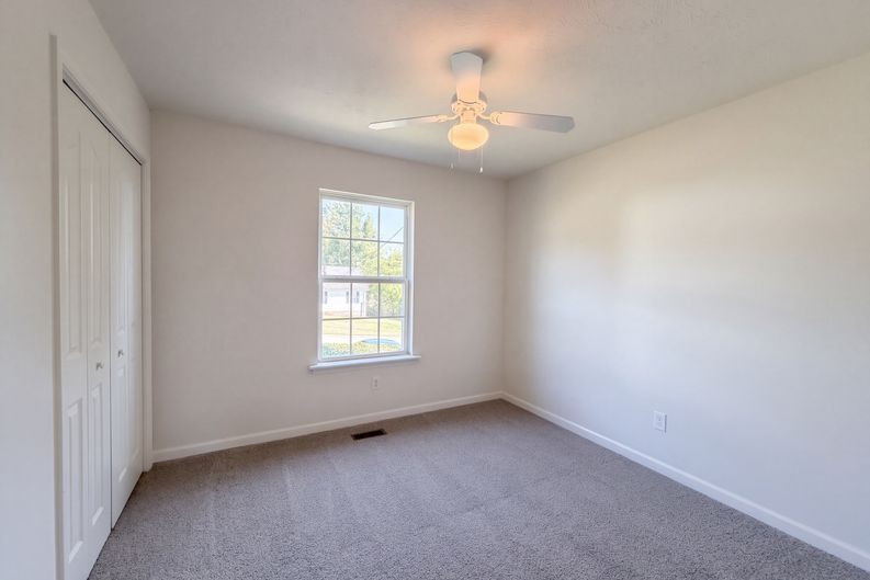 Photo 11 of 16 of 1303 St Hubbins Dr, La Vergne, TN