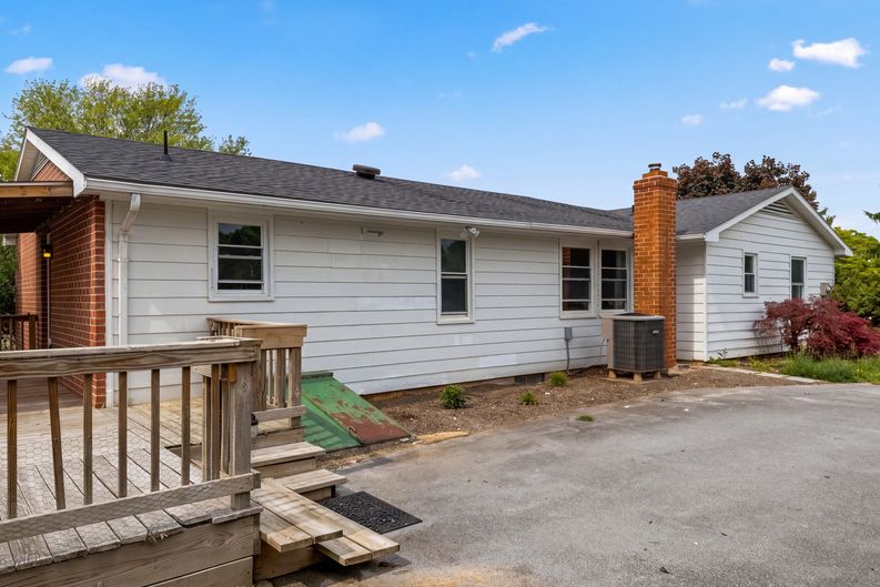 Photo 5 of 24 of 98 Grimes Dr, Martinsburg, WV