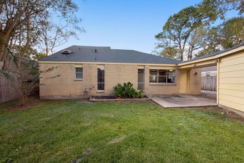Photo 5 of 17 of 15803 Dunmoor Dr, Houston, TX