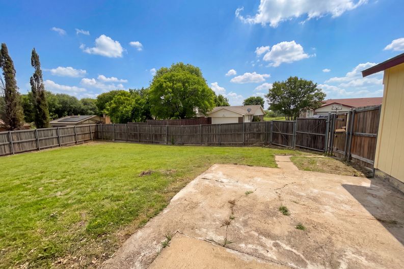 Photo 13 of 16 of 3801 Grecian Ct, Plano, TX