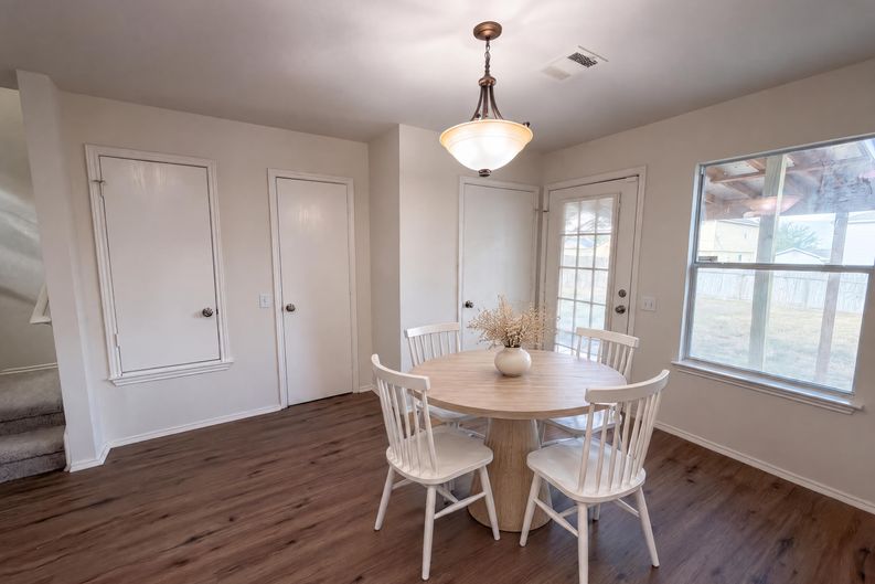 Photo 12 of 29 of 11521 Melstone Dr, Manor, TX