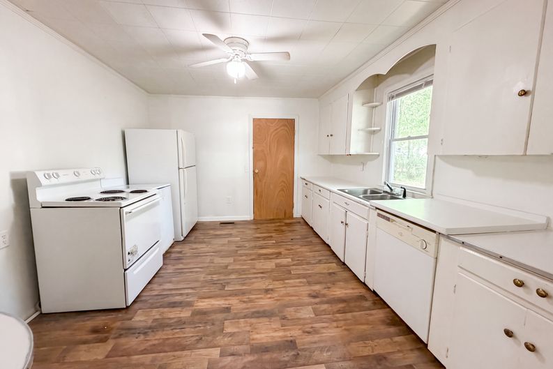 Photo 11 of 15 of 441 Byrnes St, Allendale, SC