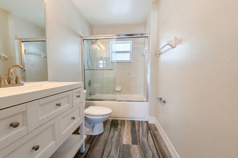 Photo 6 of 23 of 102 SE 43rd Ln, Cape Coral, FL