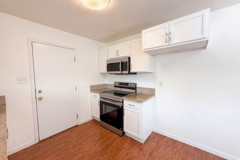 Photo 8 of 22 of 7550 Tamoshanter Way, Sacramento, CA
