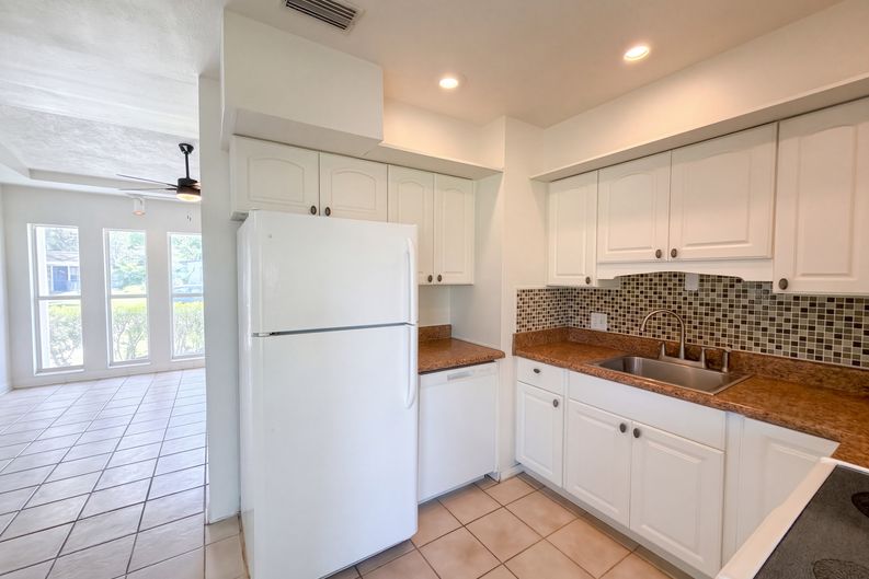 Photo 6 of 30 of 509 Clearfield Rd, Brandon, FL