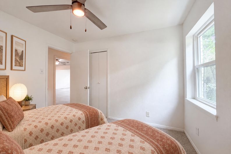Photo 11 of 20 of 1805 Brookview Dr, Arlington, TX