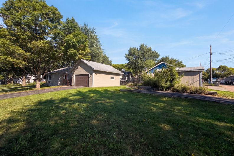 Photo 17 of 19 of 441 S Elm St, Waconia, MN