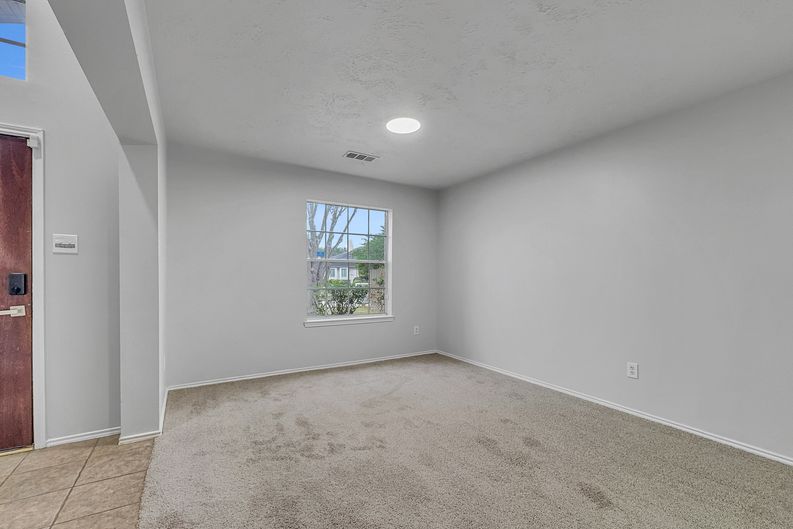 Photo 9 of 23 of 10623 Redwood Dr, Baytown, TX