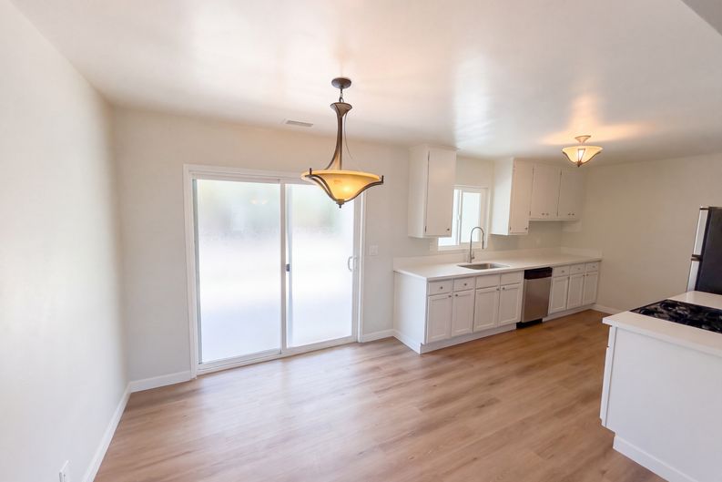 Photo 6 of 20 of 3924 Grandon Ave, San Marcos, CA