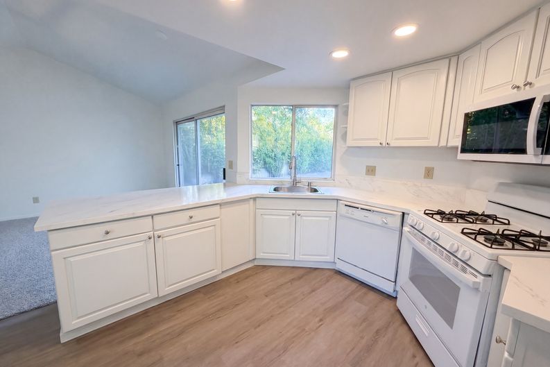 Photo 7 of 28 of 9149 Starina Way, Sacramento, CA